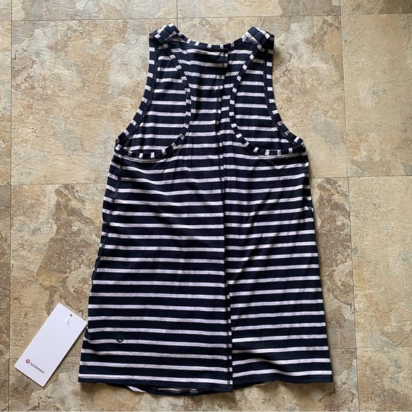 Lululemon All Tied Up Tank Size 4 🖤🩶 - Picture 7 of 10